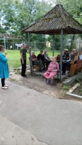 Показ комплекса упражнений для людей с ограниченной активностью