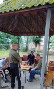 Третья группа игроков в нарды. В выходные сойдутся победители.